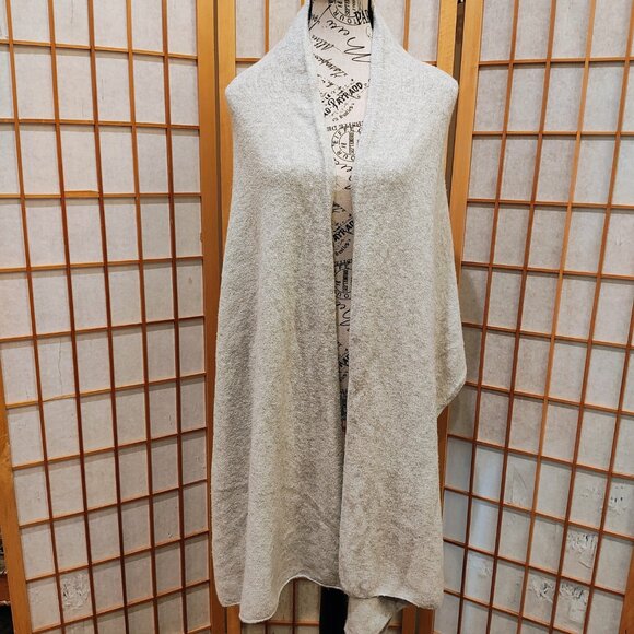 Tabitha Webb Large Light Grey Wool Blend Scarf, One Size, EUC! - Picture 4 of 5